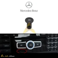 دکمه on پنل پخش مرسدس بنز