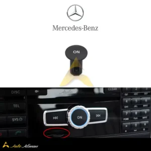 دکمه on پنل پخش مرسدس بنز